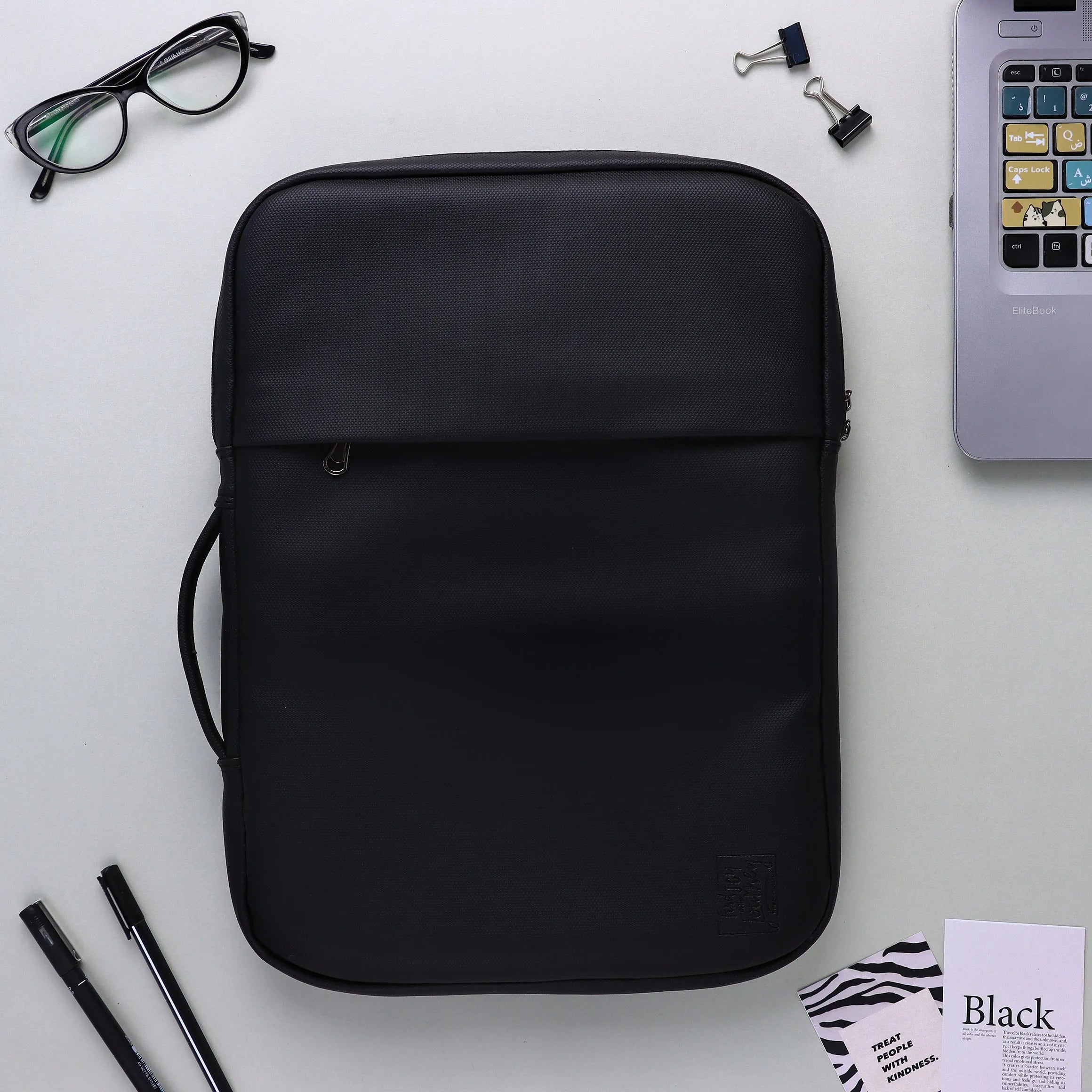 Hand Laptop Sleeve | Black Dawenha | دونها