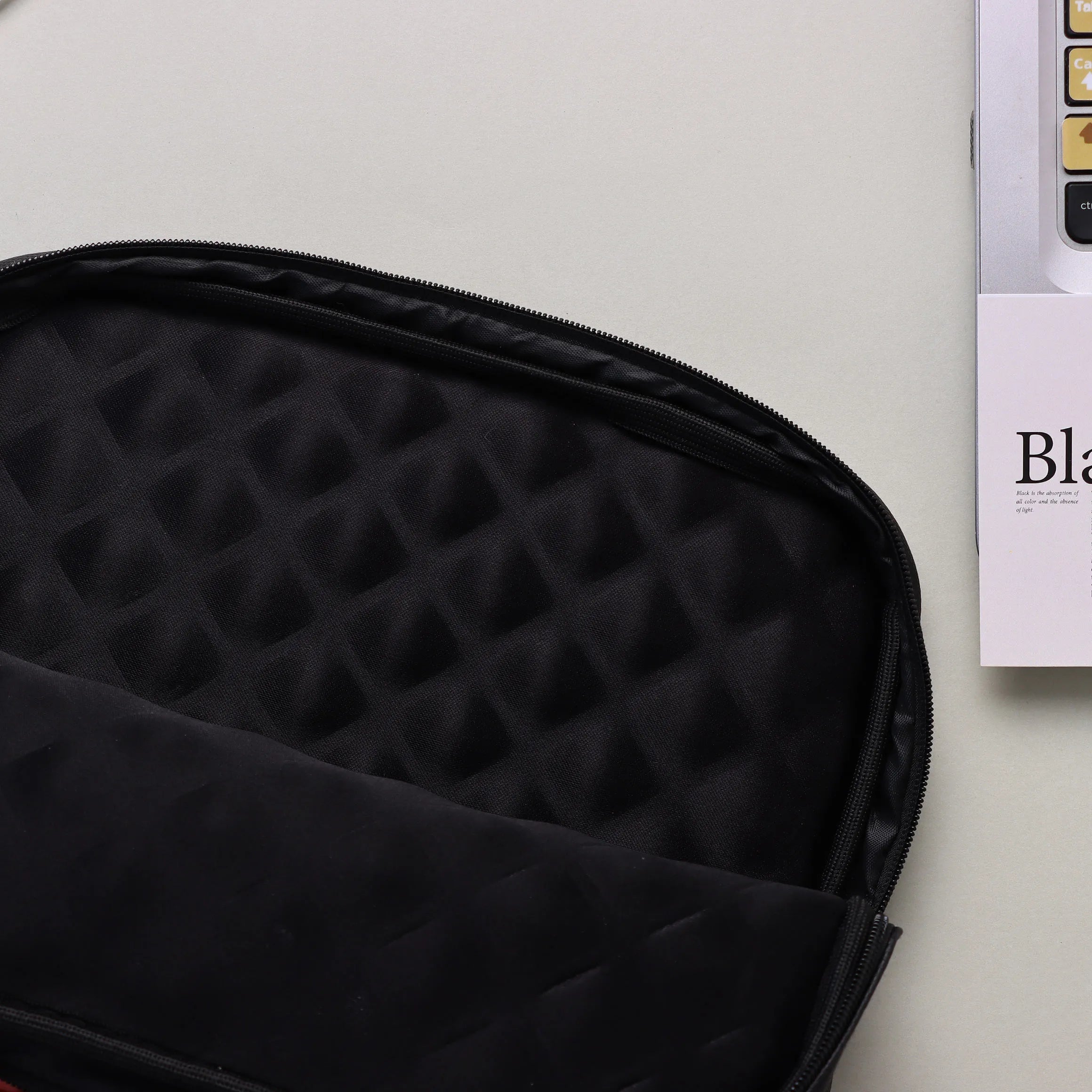 Hand Laptop Sleeve | Black Dawenha | دونها