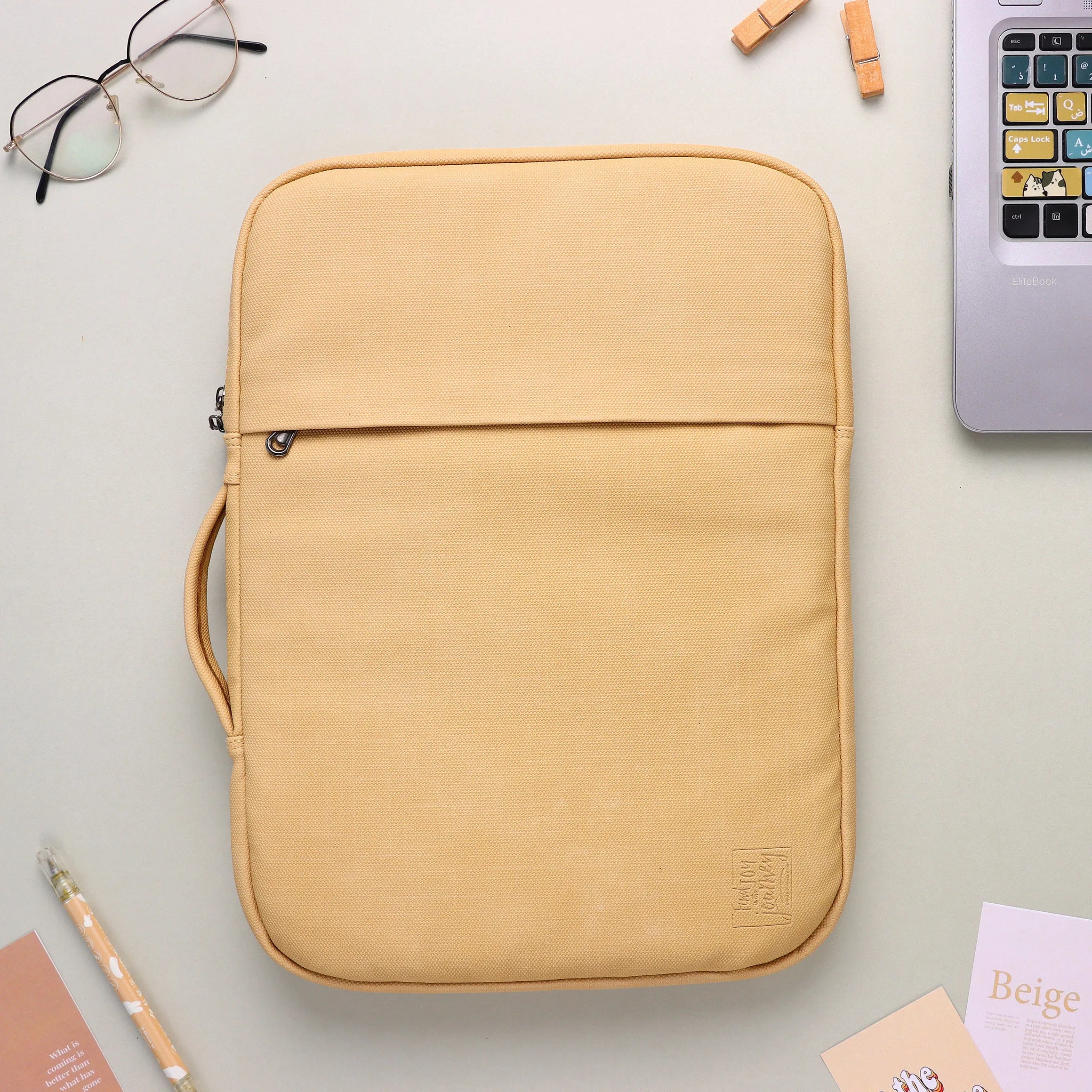 Hand Laptop Sleeve | Latte Dawenha | دونها