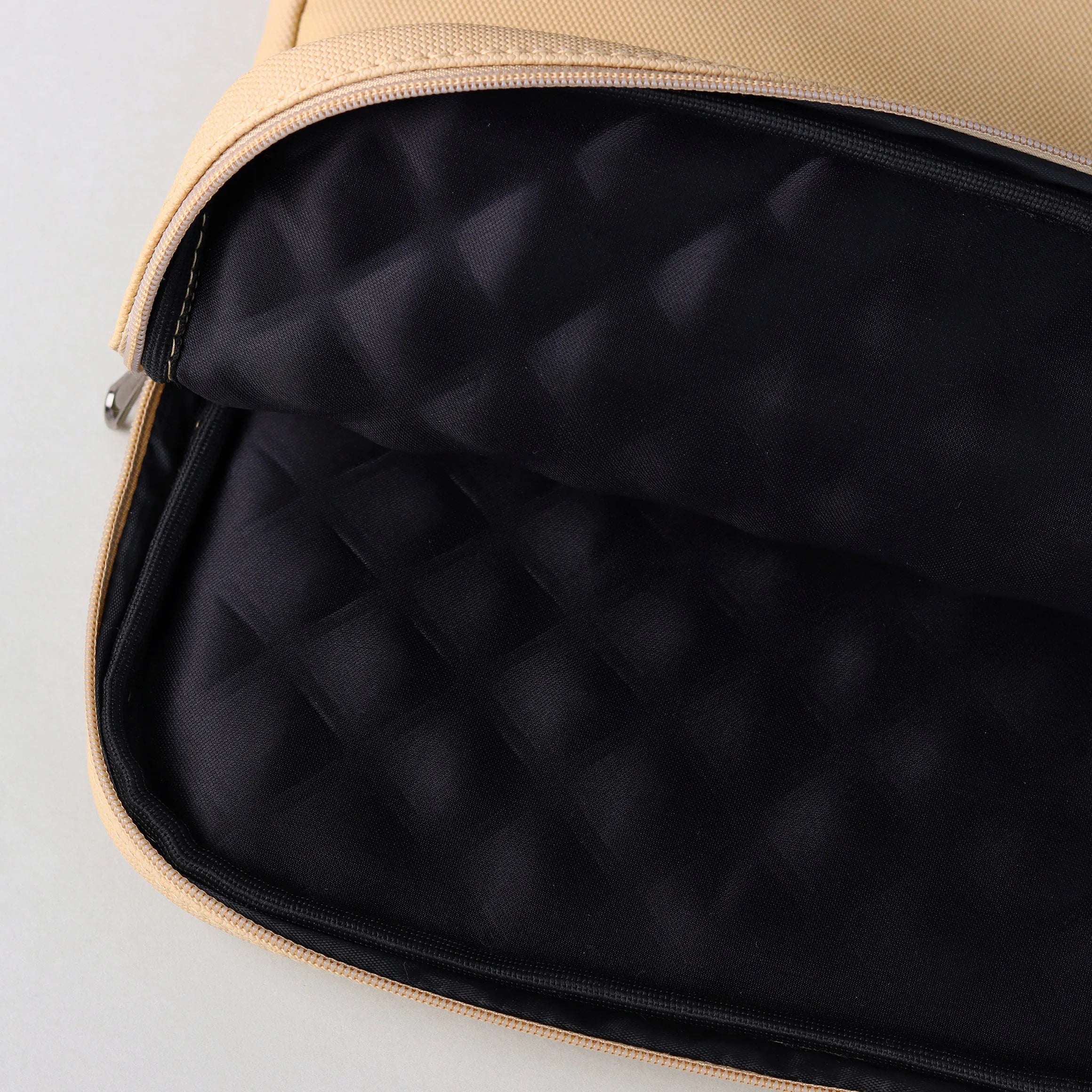 Hand Laptop Sleeve | Latte Dawenha | دونها