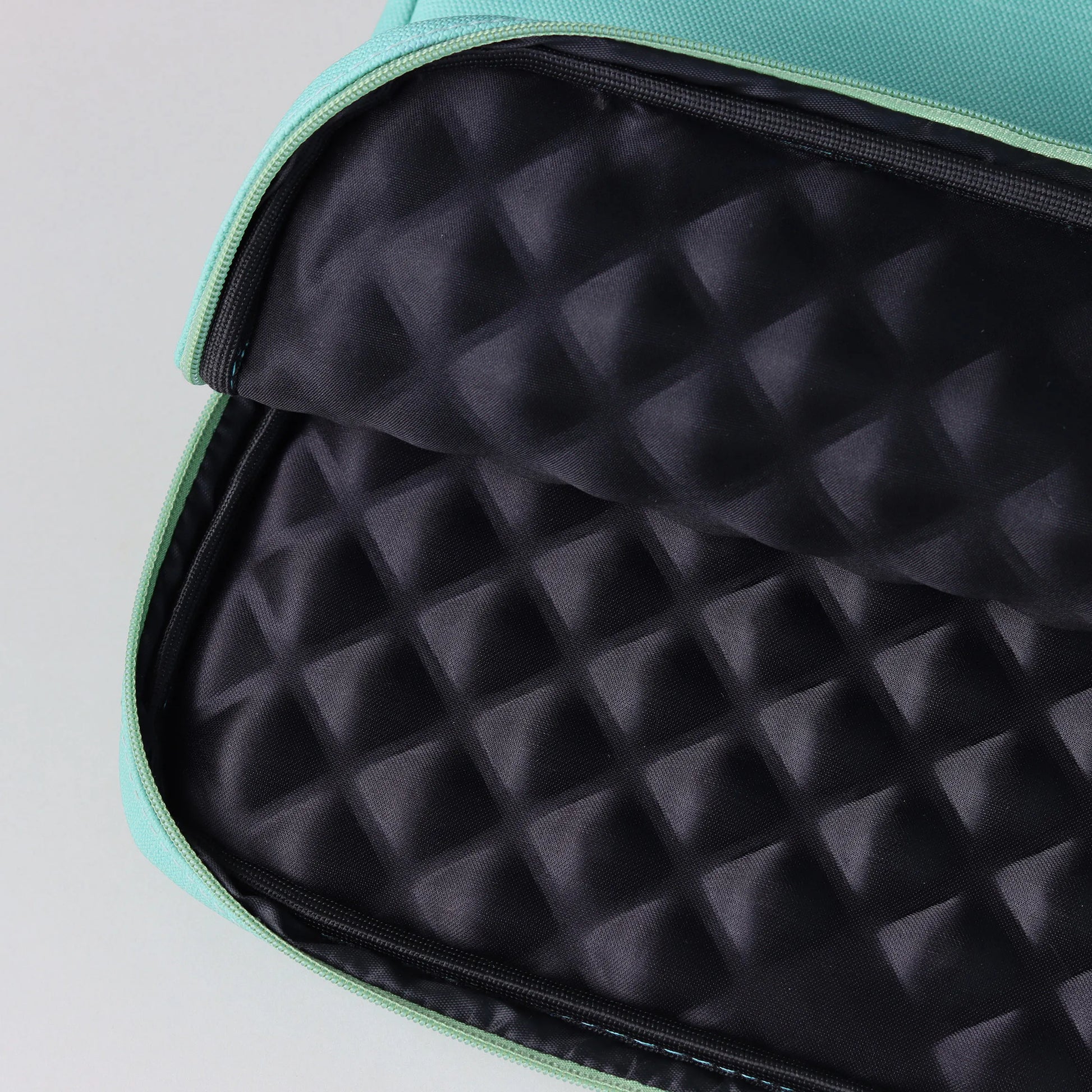 Hand Laptop Sleeve | Pistachio Dawenha | دونها