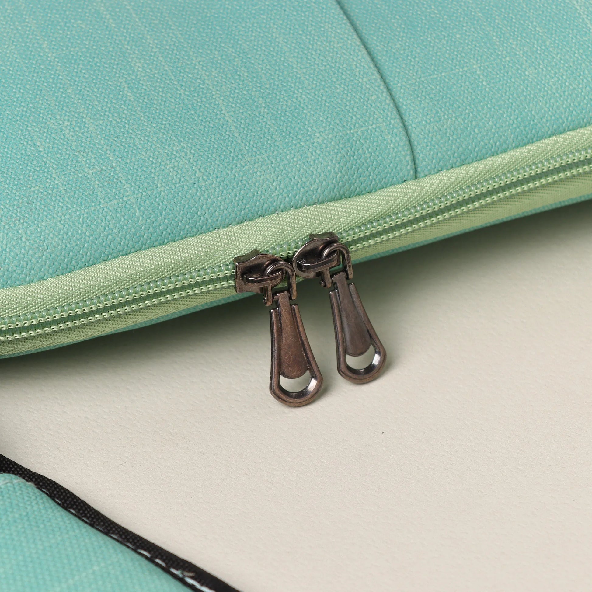 Shoulder Laptop Sleeve | Pistachio Dawenha | دونها